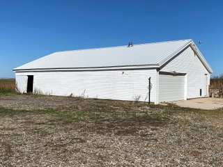5 bedrooms, 3 bath home in Howe, Indiana all on 2 acres.  Purchaser has the option of adding the pole barn & bank barn to the property for an additional $80,000.

 - REAL ESTATE FOR SALE - 2+/- ACRES IN LAGRANGE COUNTY, INDIANA