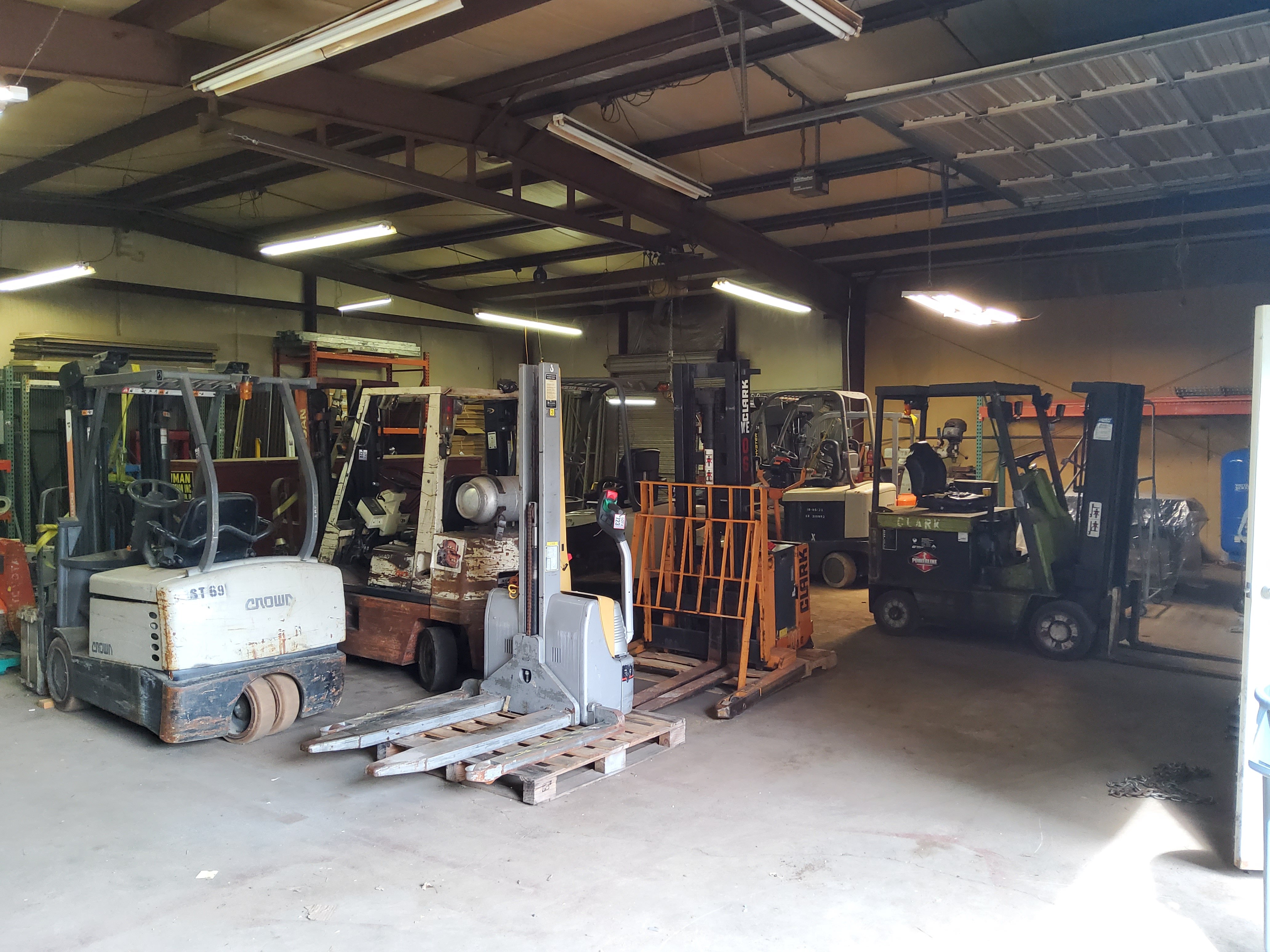 Property photo 12 - TIMED ONLINE ONLY PERSONAL PROPERTY AUCTION IN WHITLEY COUNTY, INDIANA