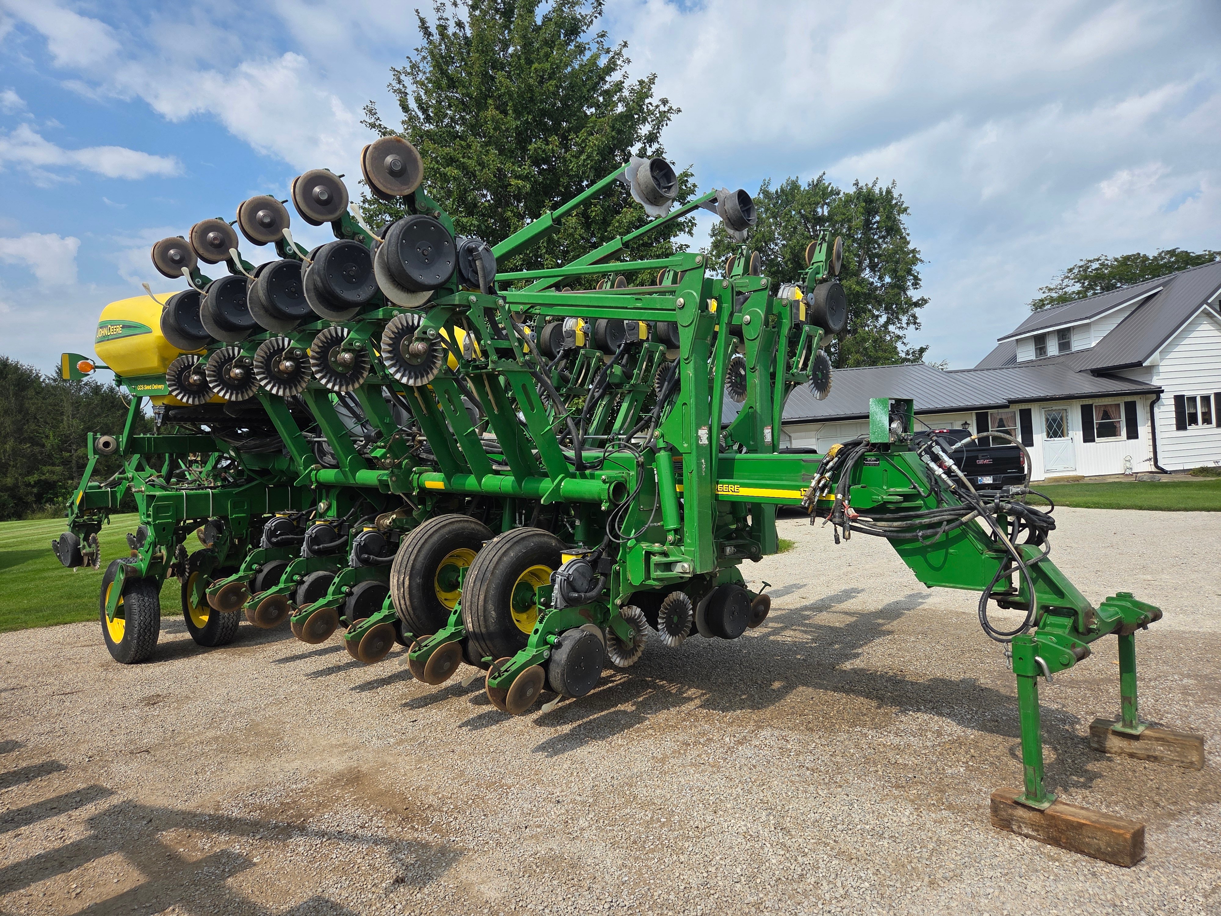 Property photo 28 - FARM EQUIPMENT AUCTION IN ADAMS COUNTY, INDIANA