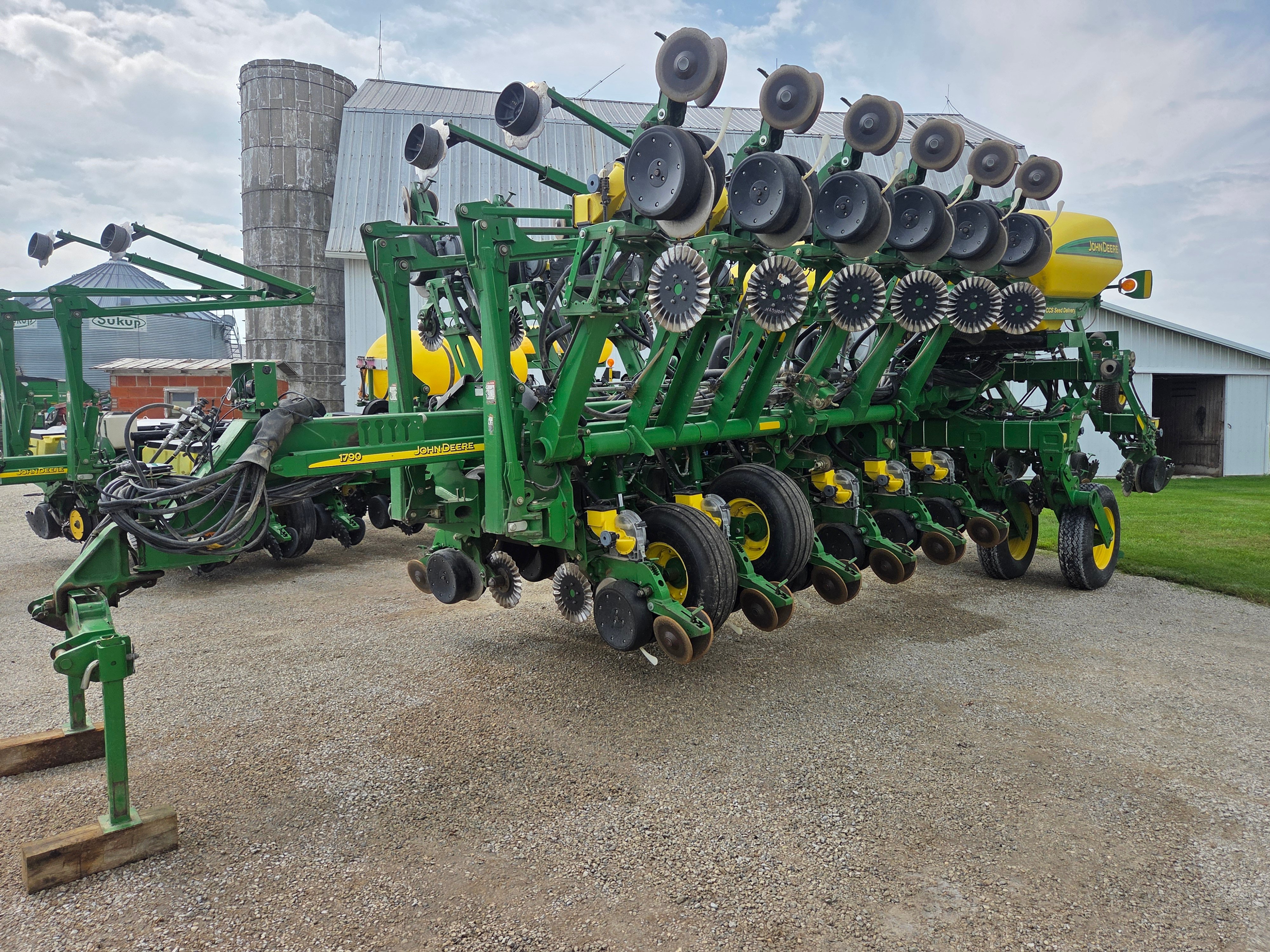Property photo 29 - FARM EQUIPMENT AUCTION IN ADAMS COUNTY, INDIANA