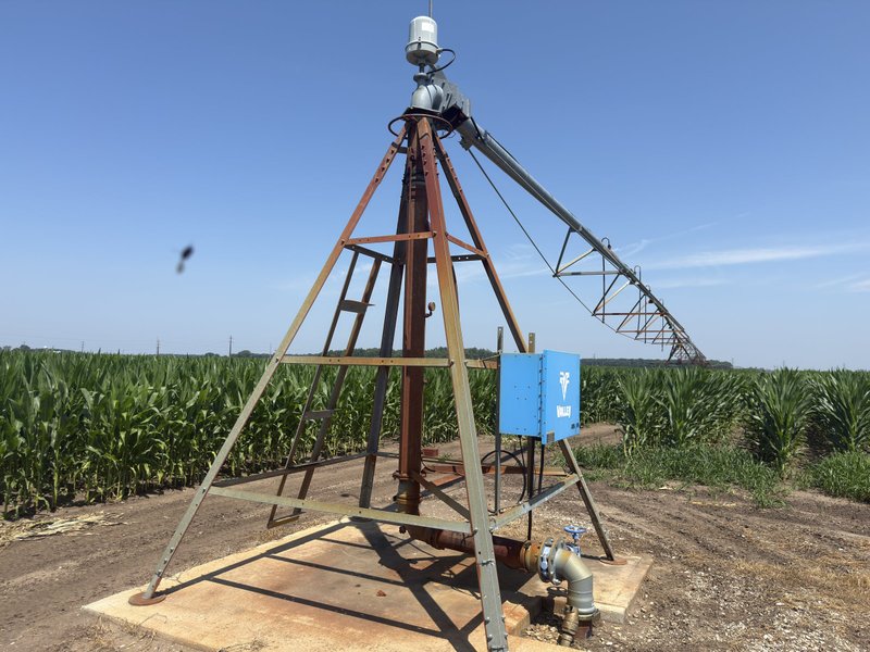 Tract 14, South pivot: Pivot point