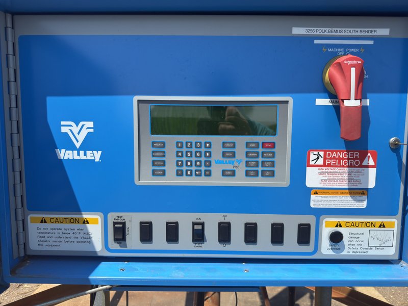 Tract 14, South pivot: Control panel (Valley Pro2)