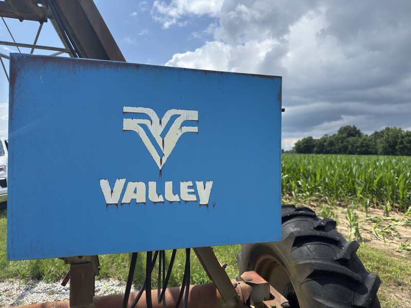 Tract 18, Towable pivot: Valley sign at the pivot point