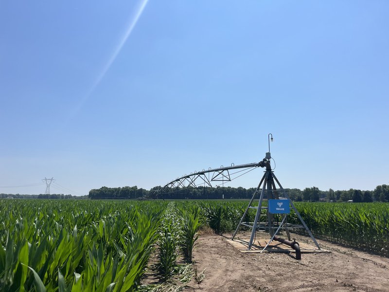Tract 6, Central pivot: Pivot point and spans