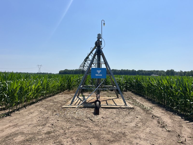 Tract 6, Central pivot: Pivot point