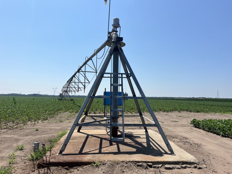 Tract 8, Northwest pivot: Pivot point