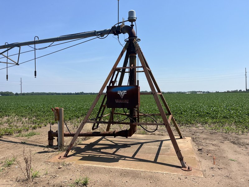 Tract 8, Southwest pivot: Pivot point