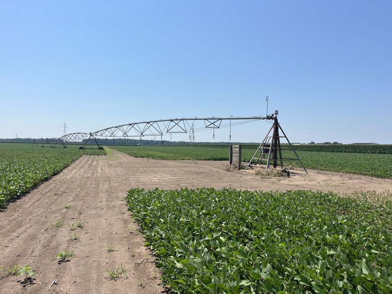 Tract 8, West central pivot: Pivot point and spans